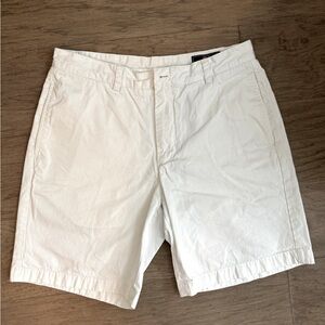 Vineyard Vines Men’s White Shorts